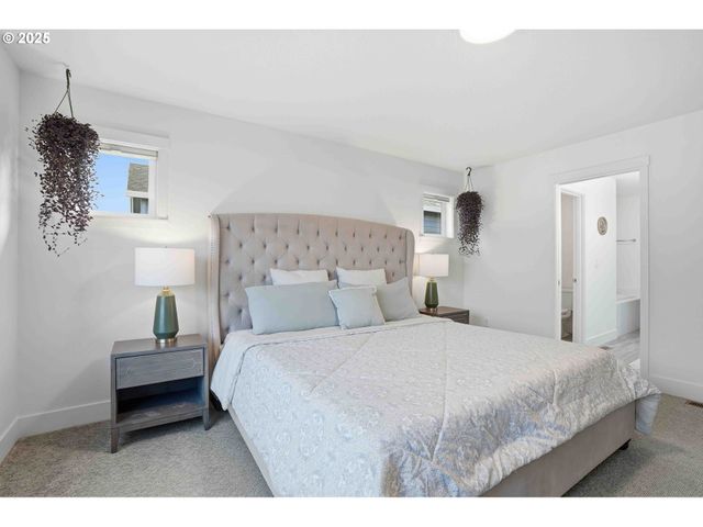 292 W MAPLE St, Washougal, WA 98671