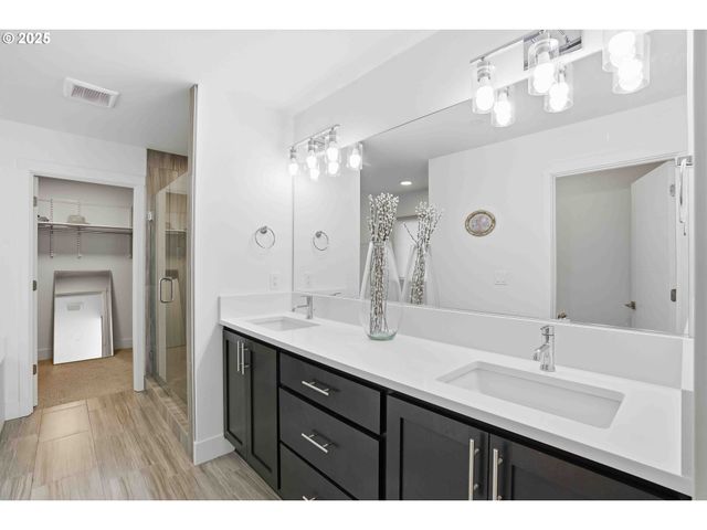 292 W MAPLE St, Washougal, WA 98671