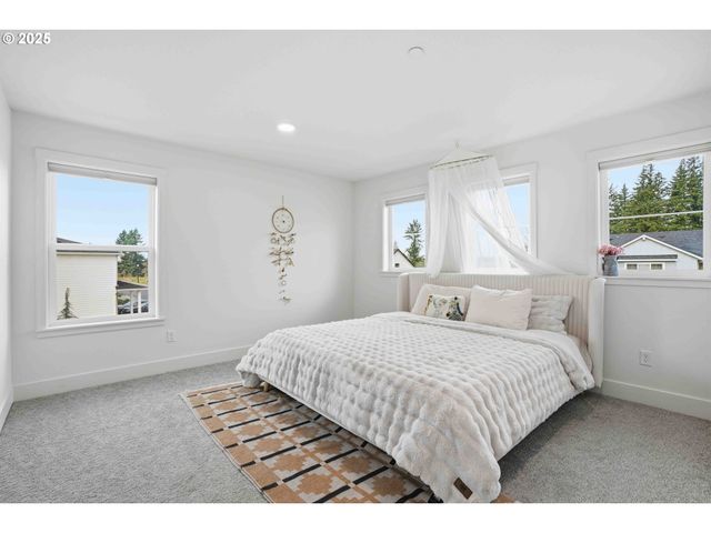 292 W MAPLE St, Washougal, WA 98671