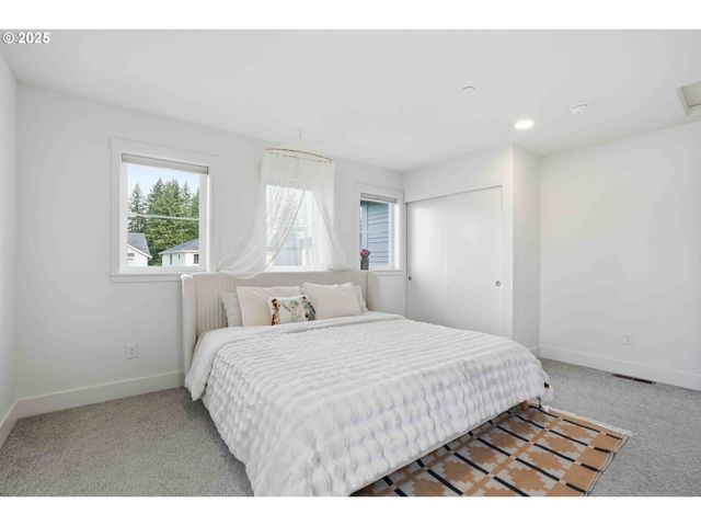 292 W MAPLE St, Washougal, WA 98671