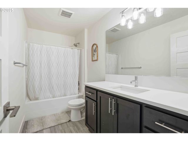 292 W MAPLE St, Washougal, WA 98671