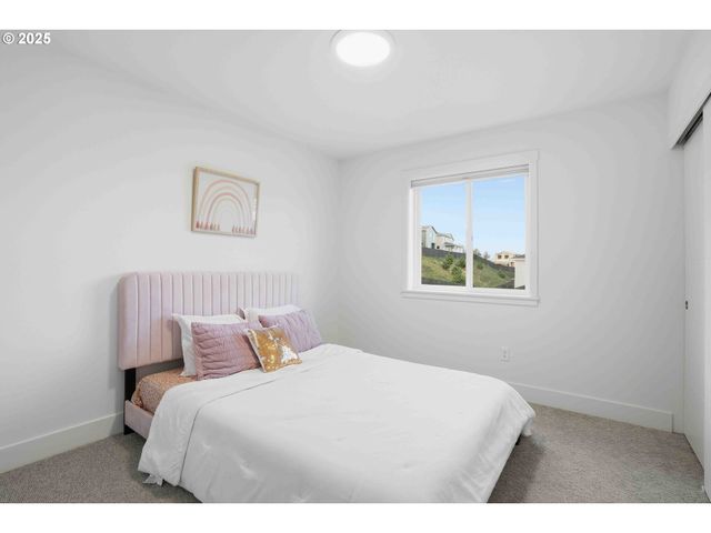 292 W MAPLE St, Washougal, WA 98671