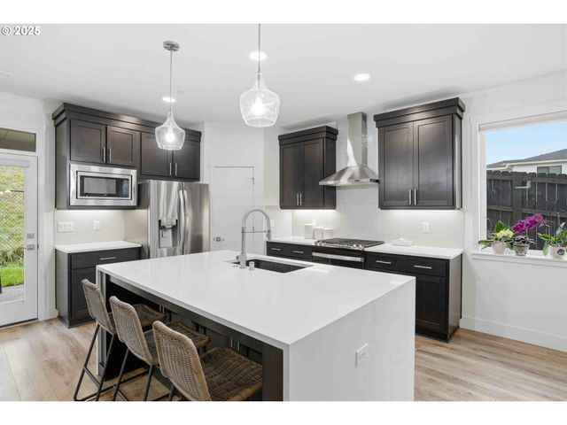 292 W MAPLE St, Washougal, WA 98671