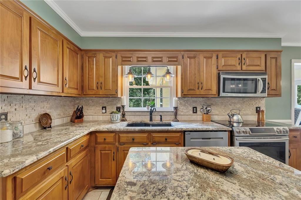 Image 11 of property listing at 6380 Concord Road, Cumming, GA 30028