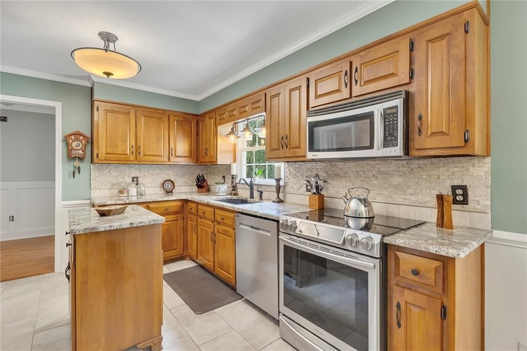 Image 12 of property listing at 6380 Concord Road, Cumming, GA 30028