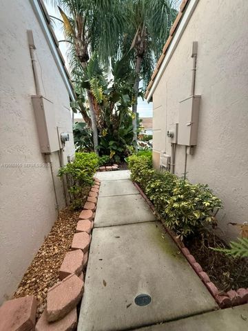 11748 SW 17th Ct, Miramar, FL 33025