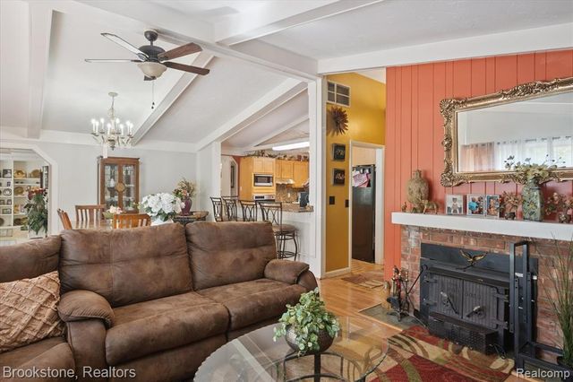 4665 W Maple Road, Bloomfield Hills, MI 48301