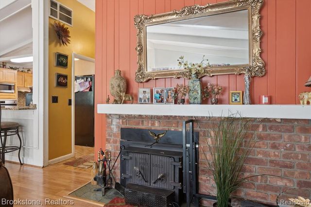 4665 W Maple Road, Bloomfield Hills, MI 48301