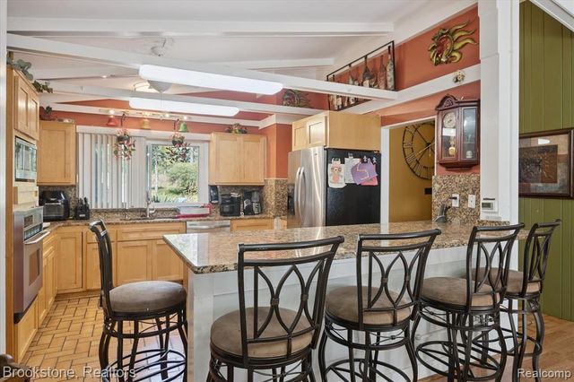 4665 W Maple Road, Bloomfield Hills, MI 48301