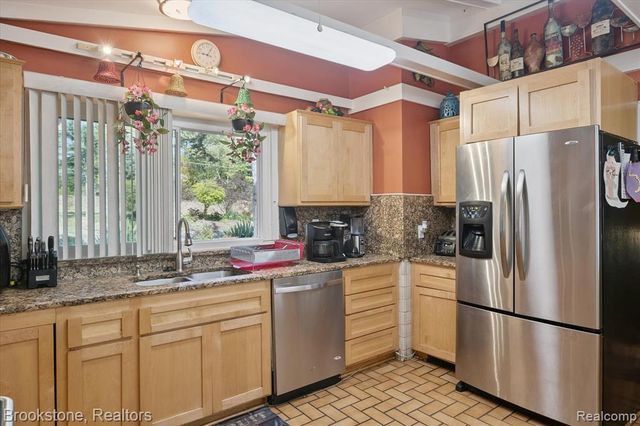 4665 W Maple Road, Bloomfield Hills, MI 48301