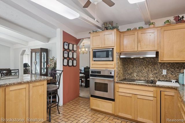 4665 W Maple Road, Bloomfield Hills, MI 48301