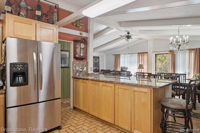 4665 W Maple Road, Bloomfield Hills, MI 48301