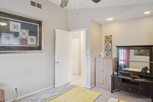 4665 W Maple Road, Bloomfield Hills, MI 48301