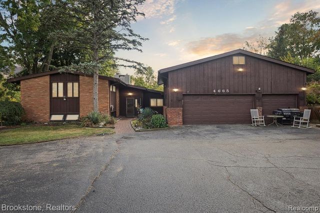 4665 W Maple Road, Bloomfield Hills, MI 48301