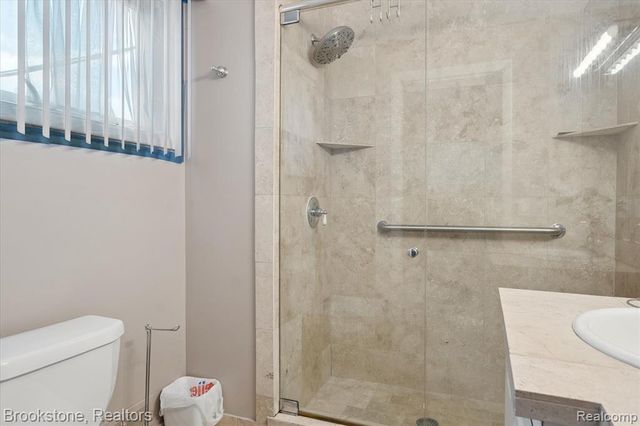 4665 W Maple Road, Bloomfield Hills, MI 48301