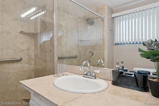 4665 W Maple Road, Bloomfield Hills, MI 48301