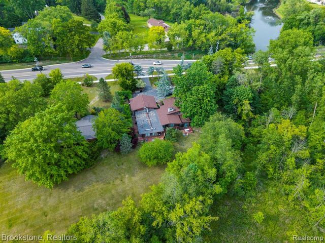 4665 W Maple Road, Bloomfield Hills, MI 48301