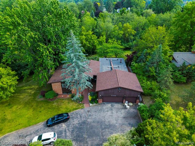 4665 W Maple Road, Bloomfield Hills, MI 48301