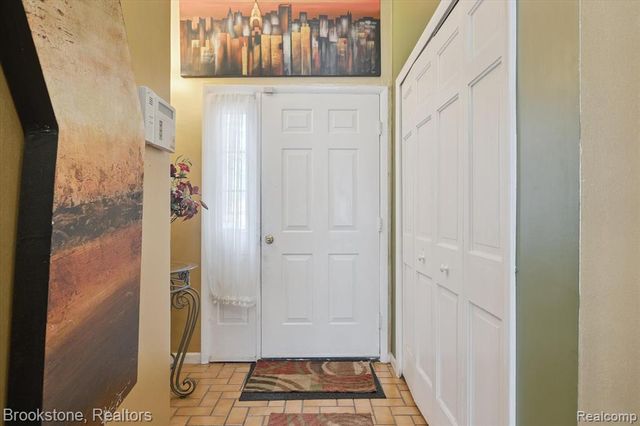 4665 W Maple Road, Bloomfield Hills, MI 48301