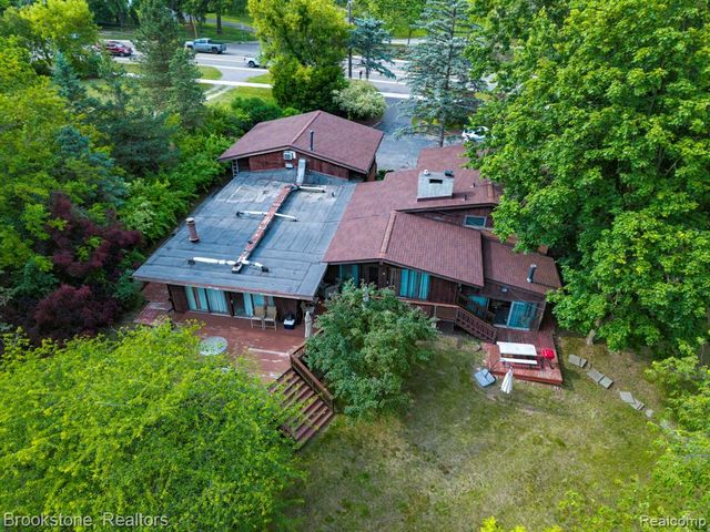 4665 W Maple Road, Bloomfield Hills, MI 48301