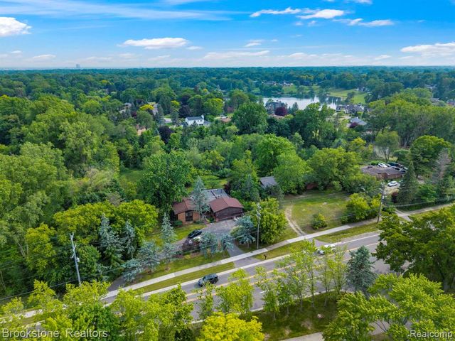 4665 W Maple Road, Bloomfield Hills, MI 48301