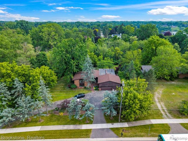 4665 W Maple Road, Bloomfield Hills, MI 48301