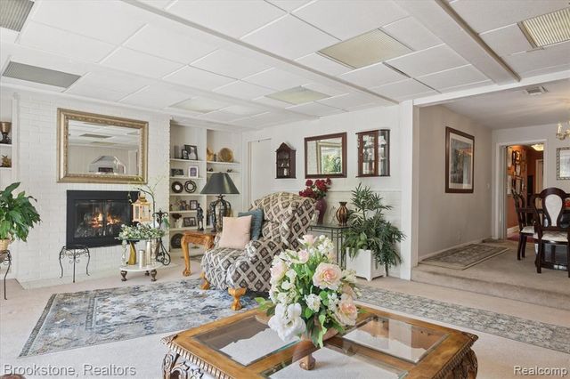 4665 W Maple Road, Bloomfield Hills, MI 48301