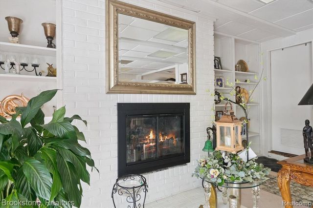 4665 W Maple Road, Bloomfield Hills, MI 48301