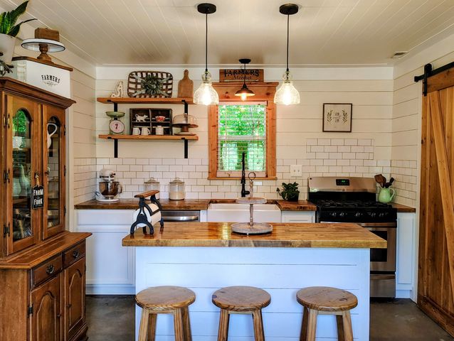 1545 Old Authon Road, Weatherford, TX 76088