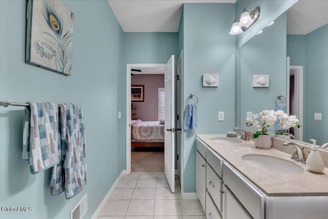 59 Lorenzo Drive, North Greenbush, NY 12180