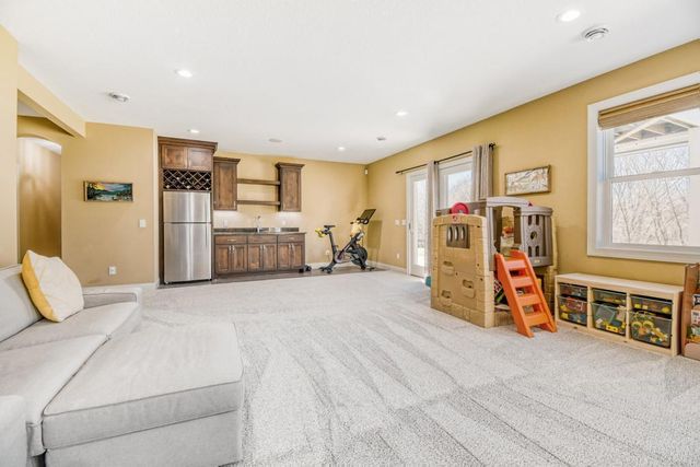 5676 Garden Drive, Woodbury, MN 55129