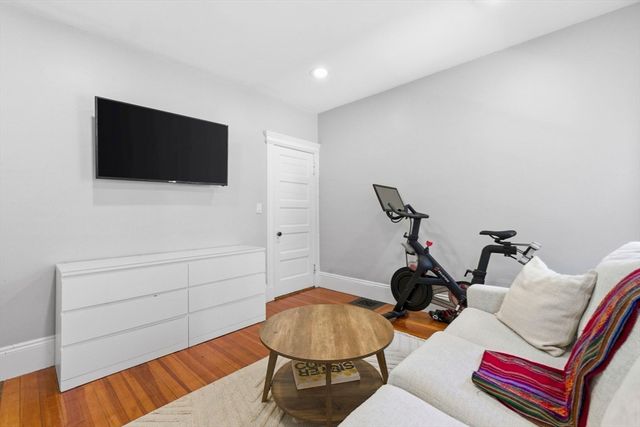 33 Rosemont 1, Boston, MA 02122