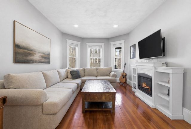 33 Rosemont 1, Boston, MA 02122