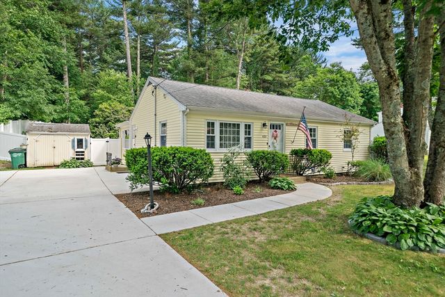 610 Center St, Pembroke, MA 02359