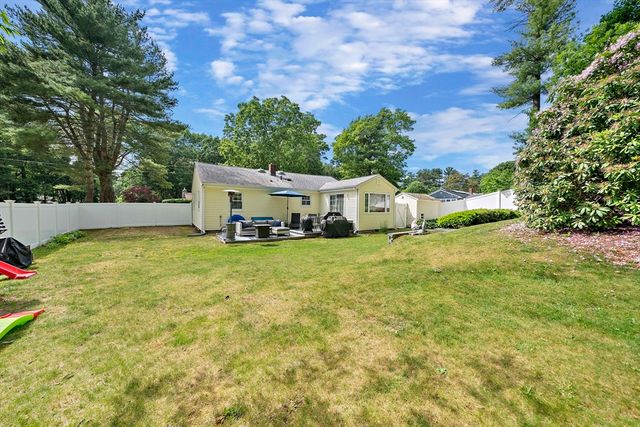 610 Center St, Pembroke, MA 02359