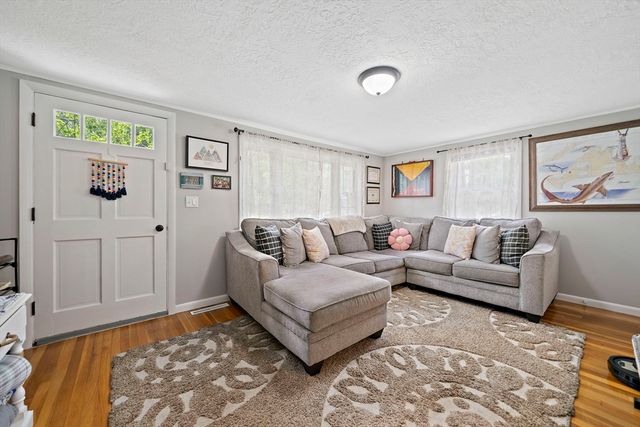 610 Center St, Pembroke, MA 02359
