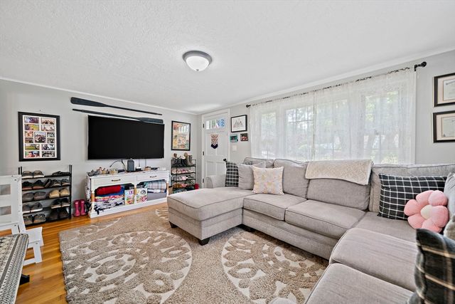 610 Center St, Pembroke, MA 02359