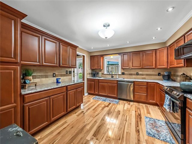 3137 Lakeview Circle, Leavenworth, KS 66048