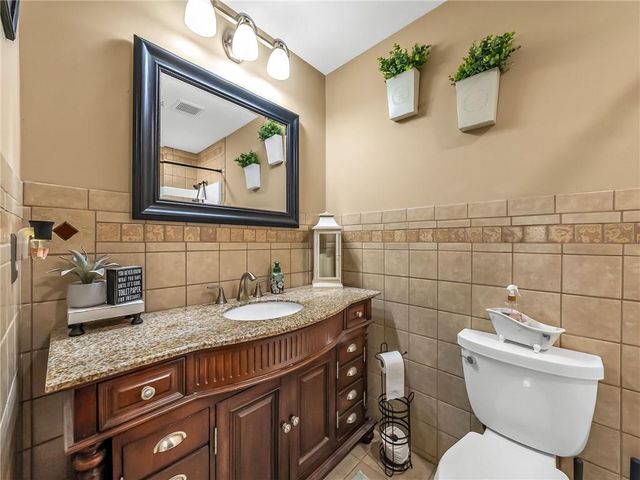3137 Lakeview Circle, Leavenworth, KS 66048