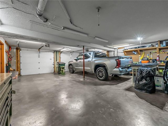 3137 Lakeview Circle, Leavenworth, KS 66048