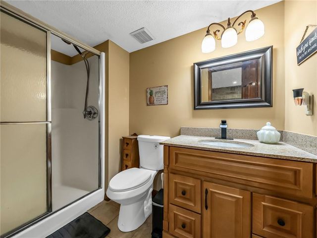 3137 Lakeview Circle, Leavenworth, KS 66048