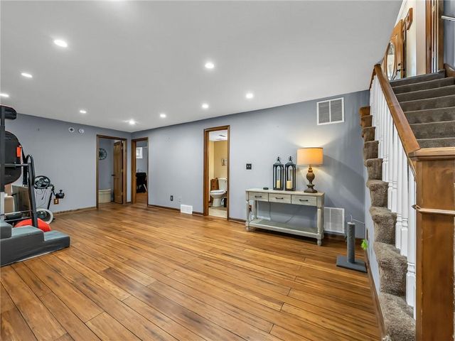3137 Lakeview Circle, Leavenworth, KS 66048