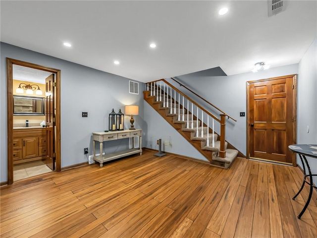 3137 Lakeview Circle, Leavenworth, KS 66048