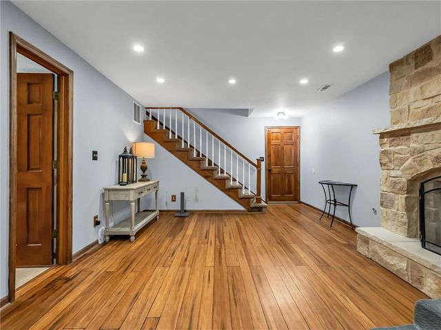 3137 Lakeview Circle, Leavenworth, KS 66048