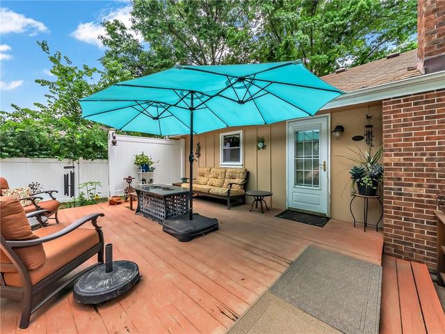 3137 Lakeview Circle, Leavenworth, KS 66048