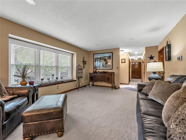 3137 Lakeview Circle, Leavenworth, KS 66048