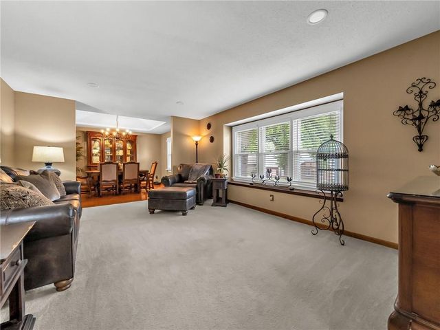 3137 Lakeview Circle, Leavenworth, KS 66048