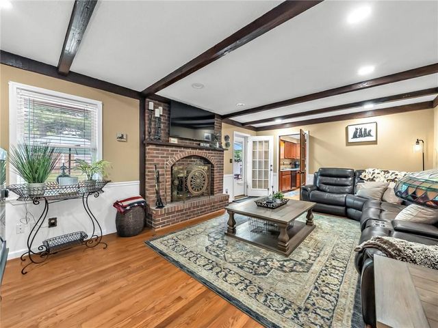 3137 Lakeview Circle, Leavenworth, KS 66048