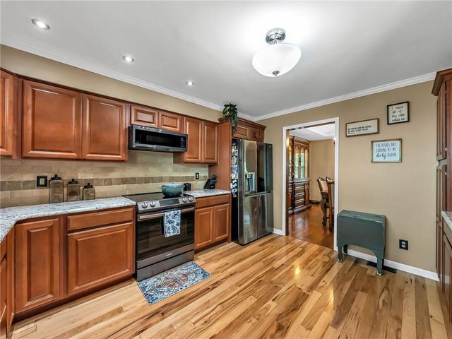 3137 Lakeview Circle, Leavenworth, KS 66048