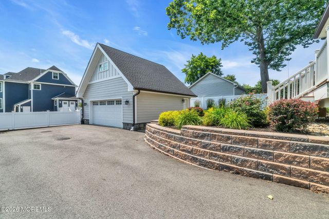 16 Storms Avenue, Park Ridge, NJ 07656